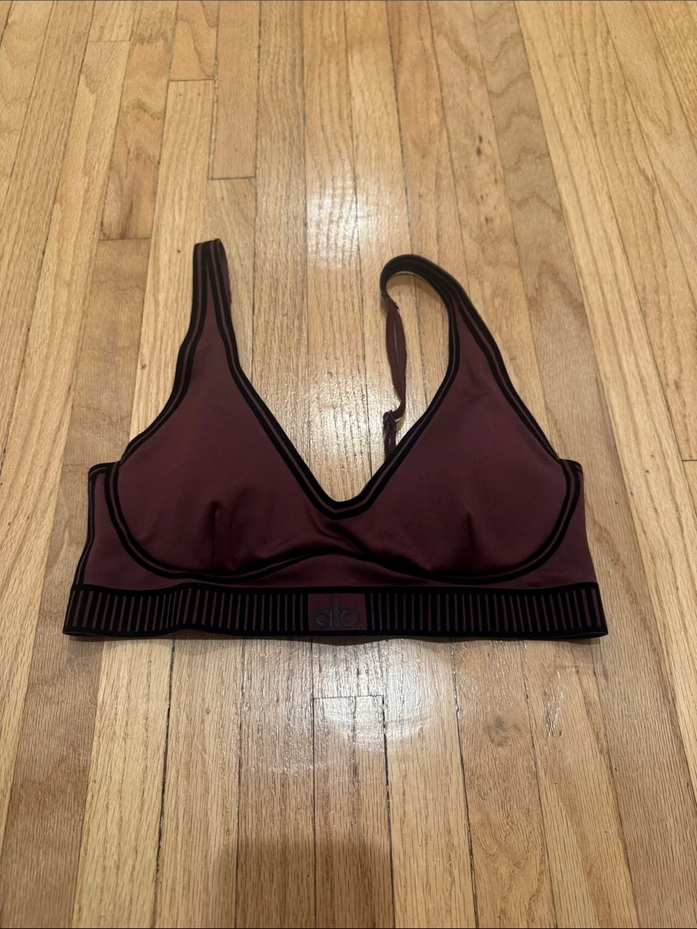 ALO Yoga airlift lineup bra burgundy size xxs